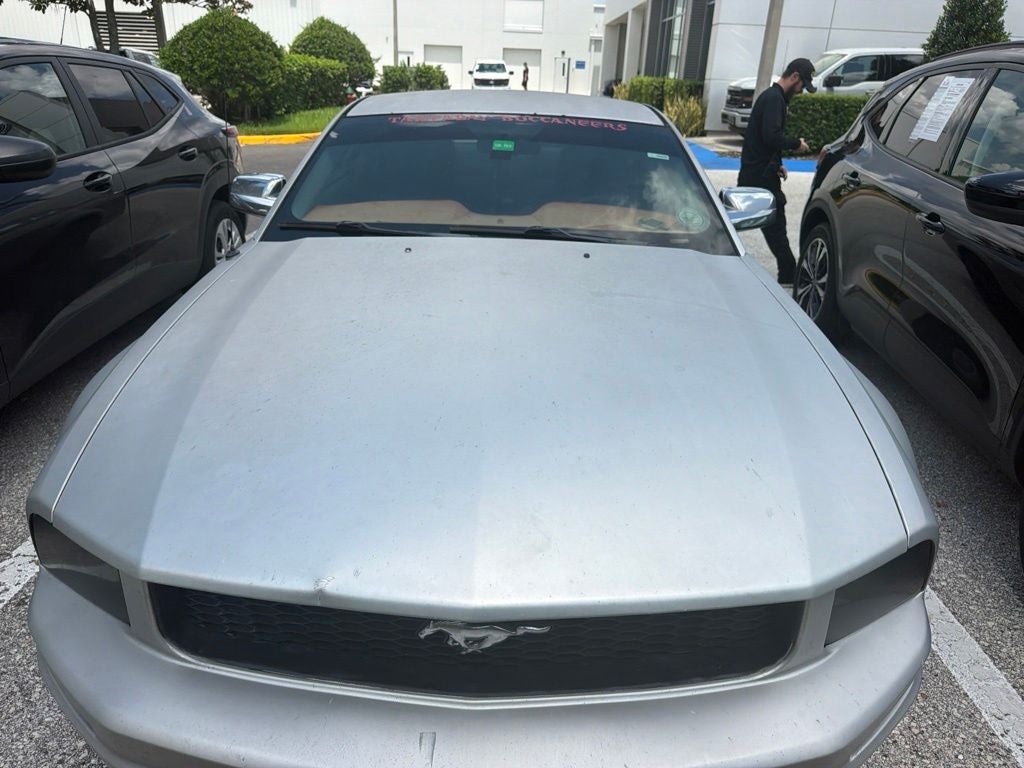 2005 Ford Mustang Deluxe