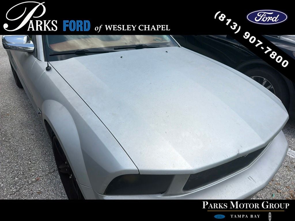 2005 Ford Mustang Deluxe