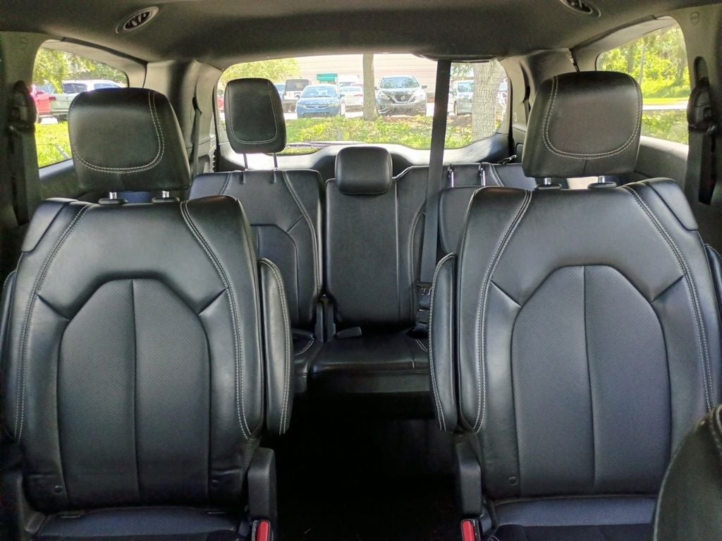 2025 Chrysler Pacifica Select