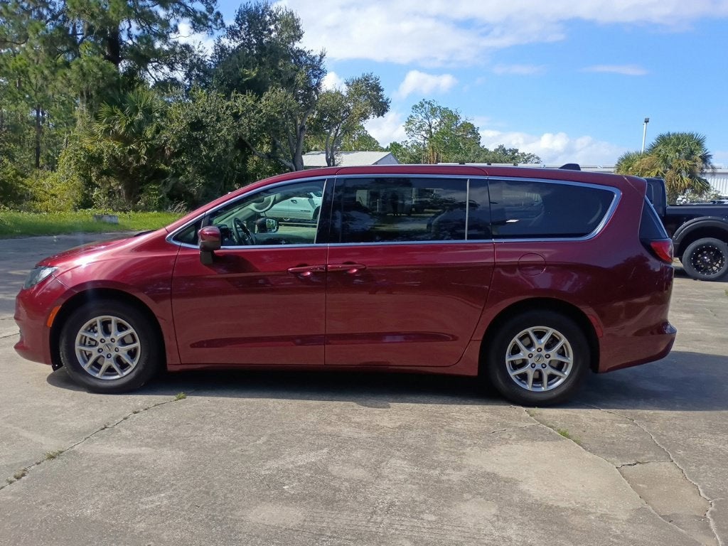 2023 Chrysler Voyager LX