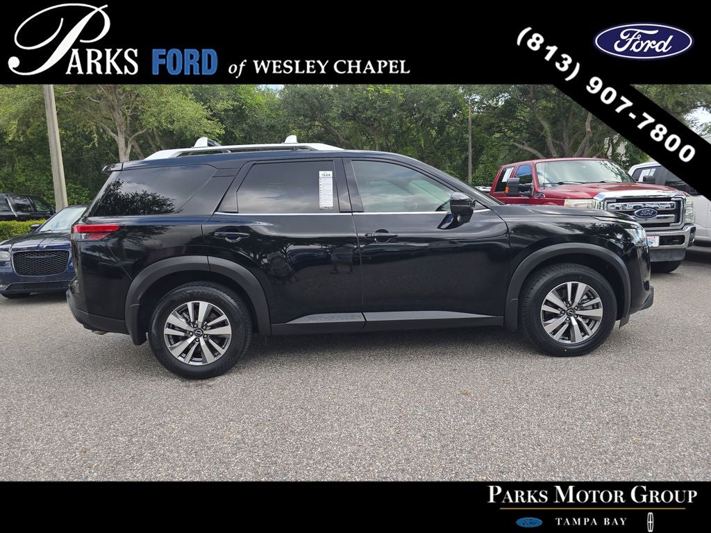 2023 Nissan Pathfinder SL