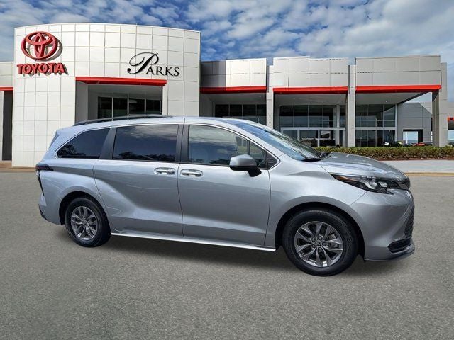 2024 Toyota Sienna LE 8 Passenger