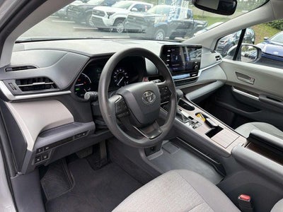 2024 Toyota Sienna LE 8 Passenger
