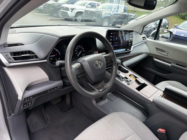 2024 Toyota Sienna LE 8 Passenger