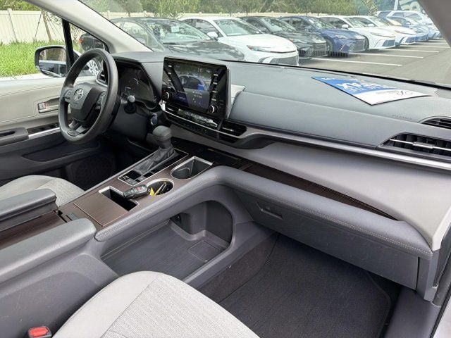 2024 Toyota Sienna LE 8 Passenger