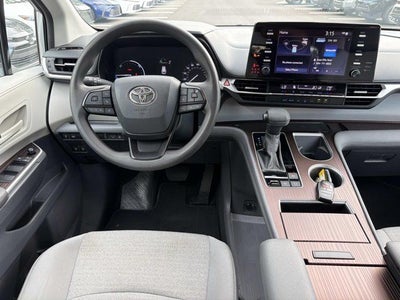 2024 Toyota Sienna LE 8 Passenger