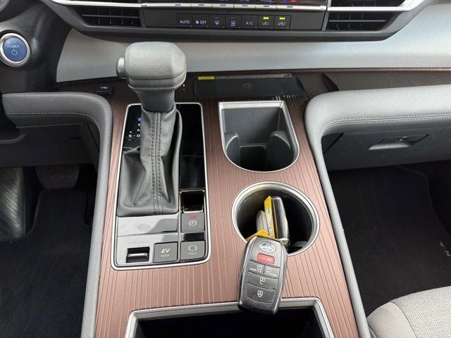 2024 Toyota Sienna LE 8 Passenger