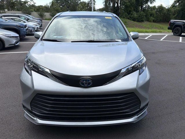 2024 Toyota Sienna LE 8 Passenger