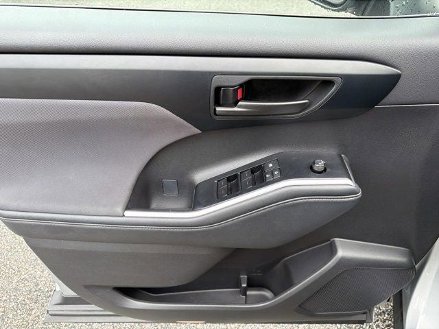 2025 Toyota Highlander LE