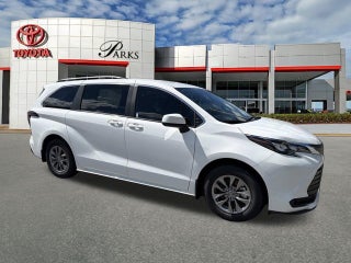 2026 Toyota Sienna LE 8 Passenger