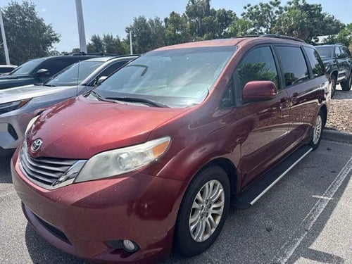 2013 Toyota Sienna XLE 8 Passenger