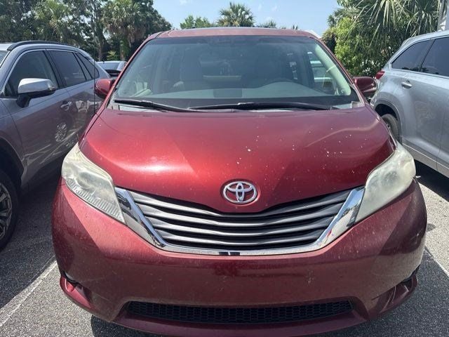 2013 Toyota Sienna XLE 8 Passenger