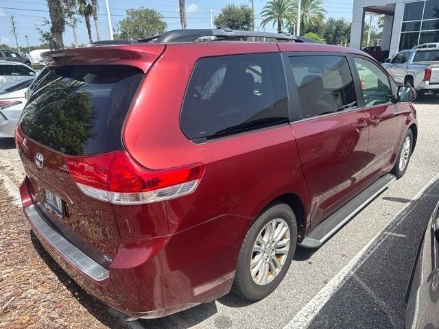 2013 Toyota Sienna XLE 8 Passenger