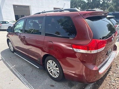 2013 Toyota Sienna XLE 8 Passenger