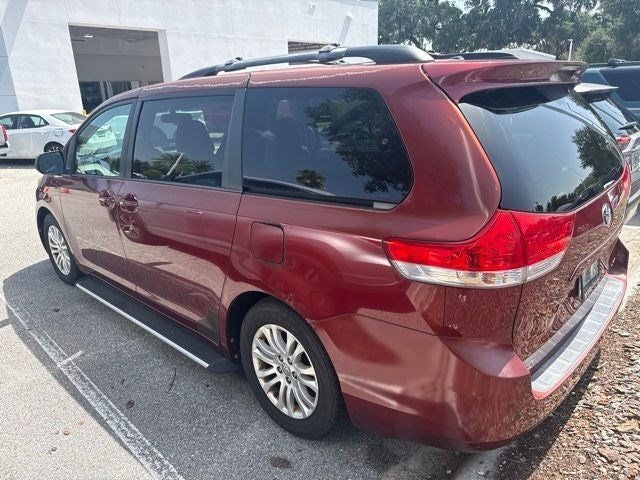 2013 Toyota Sienna XLE 8 Passenger