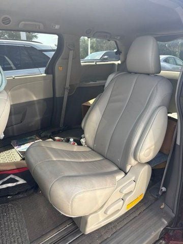 2013 Toyota Sienna XLE 8 Passenger