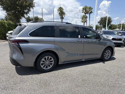 2026 Toyota Sienna XLE 8 Passenger