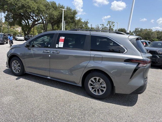2026 Toyota Sienna XLE 8 Passenger