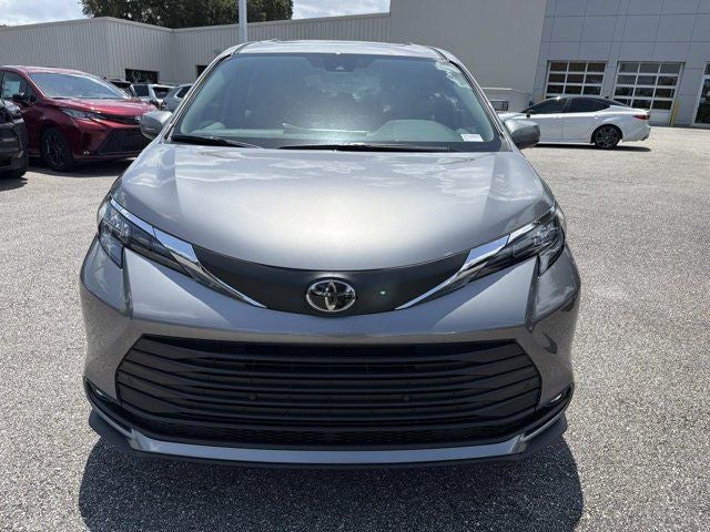 2026 Toyota Sienna XLE 8 Passenger
