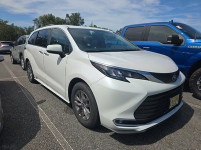 2024 Toyota Sienna XLE