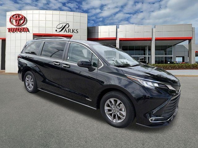 2021 Toyota Sienna XLE 8 Passenger