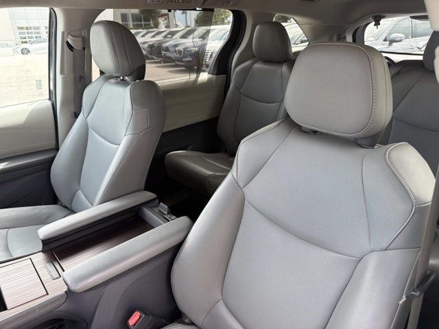 2021 Toyota Sienna XLE 8 Passenger