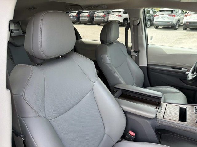 2021 Toyota Sienna XLE 8 Passenger