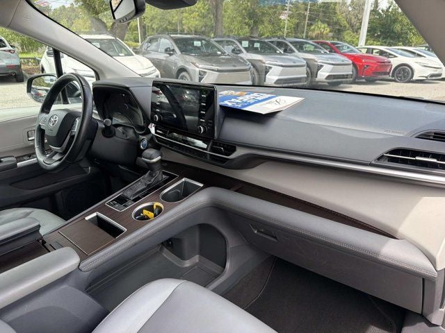 2021 Toyota Sienna XLE 8 Passenger