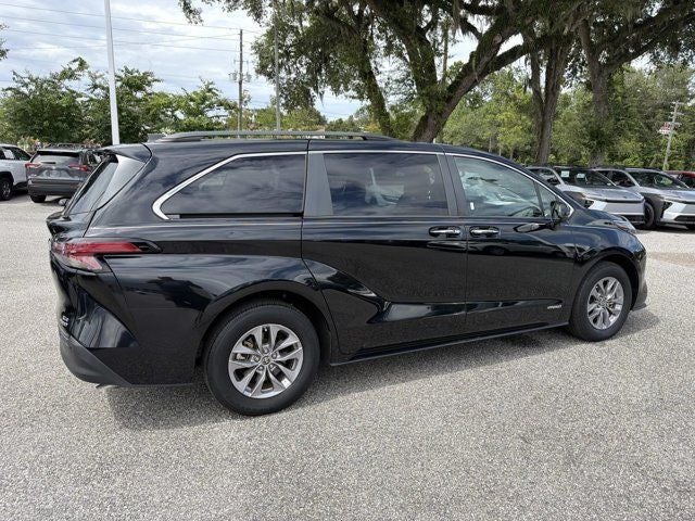 2021 Toyota Sienna XLE 8 Passenger