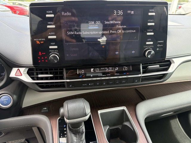 2021 Toyota Sienna XLE 8 Passenger