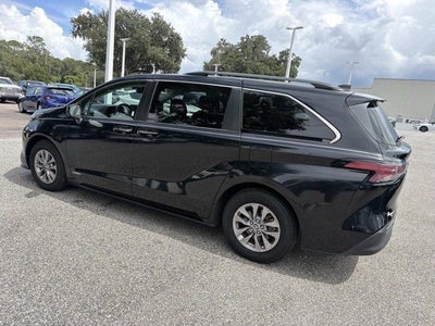 2021 Toyota Sienna XLE 8 Passenger