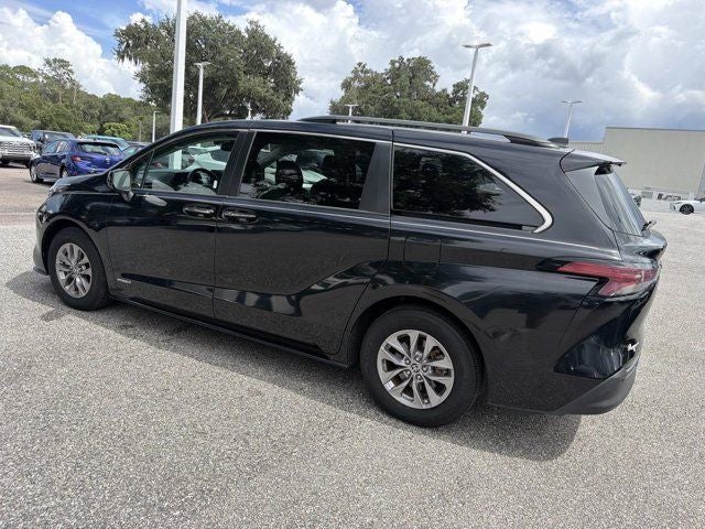 2021 Toyota Sienna XLE 8 Passenger