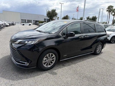 2021 Toyota Sienna XLE 8 Passenger