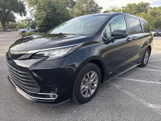 2021 Toyota Sienna XLE 8 Passenger