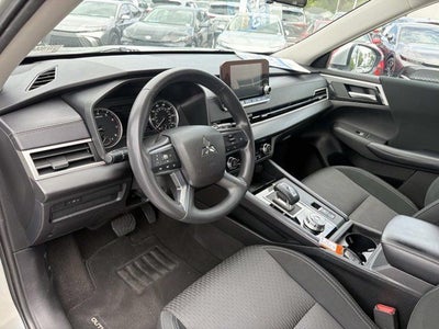 2024 Mitsubishi Outlander ES