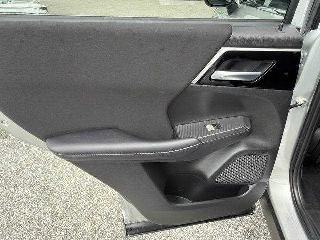 2024 Mitsubishi Outlander ES