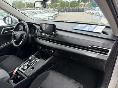 2024 Mitsubishi Outlander ES