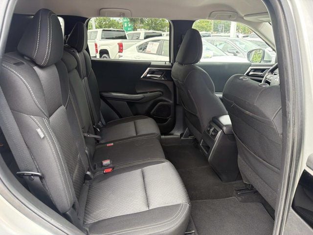 2024 Mitsubishi Outlander ES