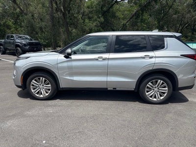 2024 Mitsubishi Outlander ES