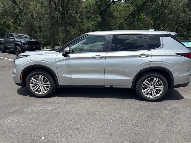 2024 Mitsubishi Outlander ES