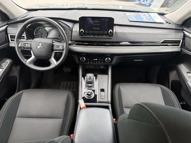 2024 Mitsubishi Outlander ES