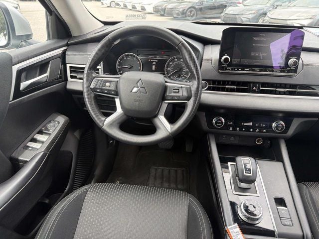 2024 Mitsubishi Outlander ES