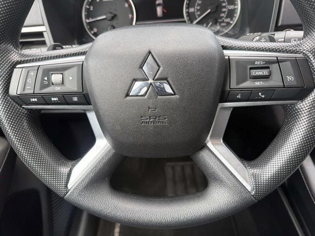 2024 Mitsubishi Outlander ES