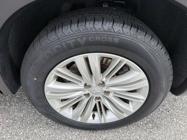 2024 Mitsubishi Outlander ES