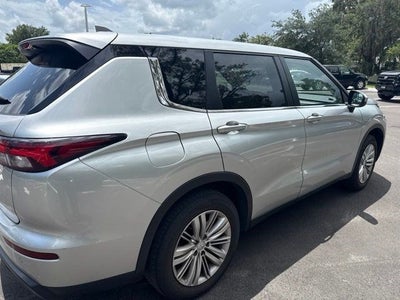 2024 Mitsubishi Outlander ES
