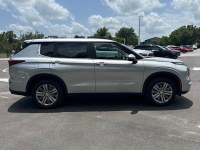 2024 Mitsubishi Outlander ES