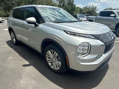 2024 Mitsubishi Outlander ES
