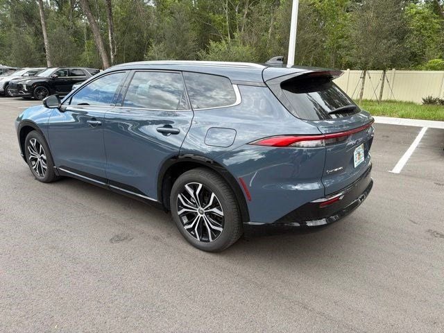 2025 Toyota Crown Signia XLE