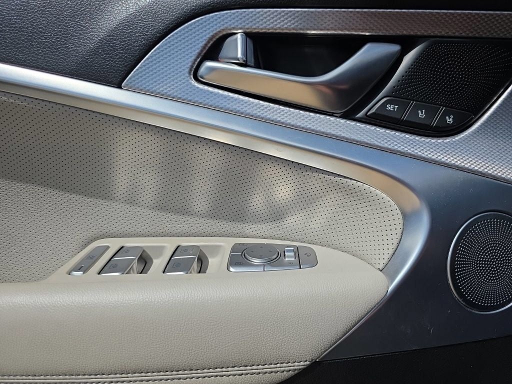 2022 Genesis G70 2.0T