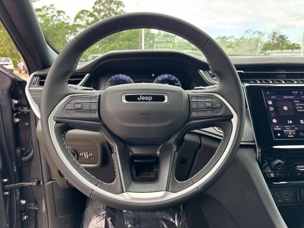 2026 Jeep Grand Cherokee Laredo